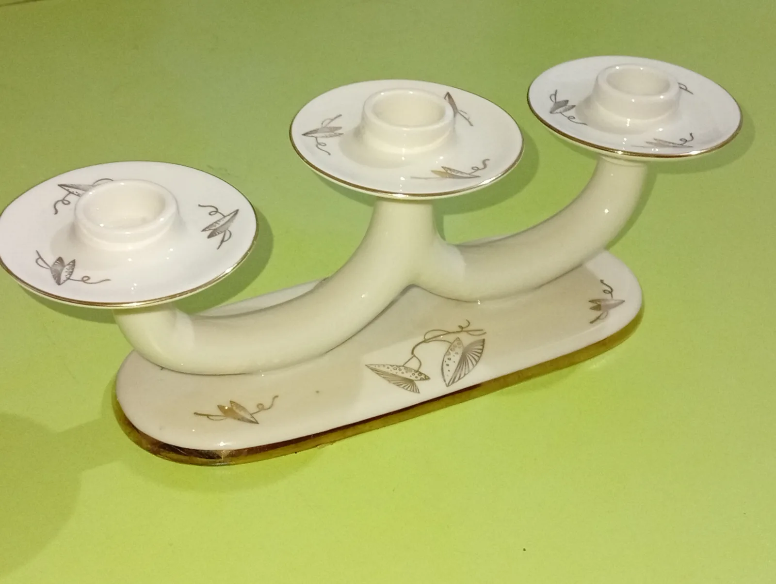 Bougeoir à 3 bras vintage années 50's en porcelaine de la manufacture allemande Alka-Kunst. 50 D