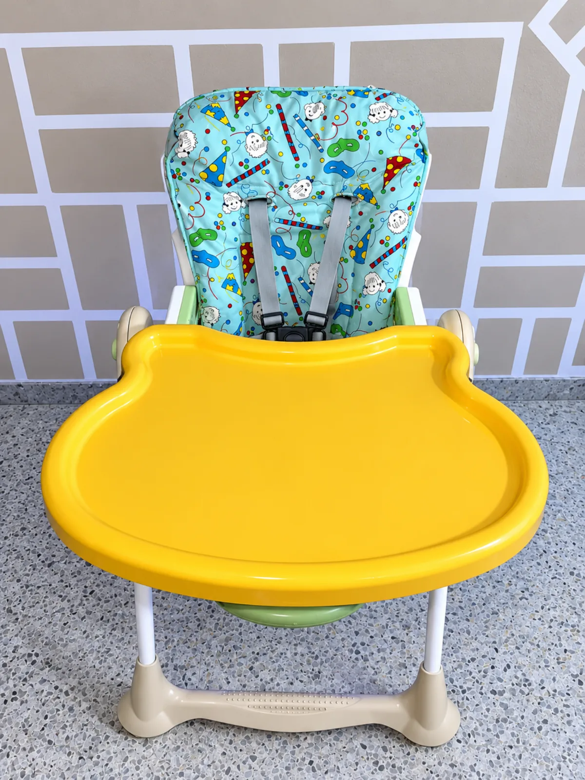 chaise haute comme neuf