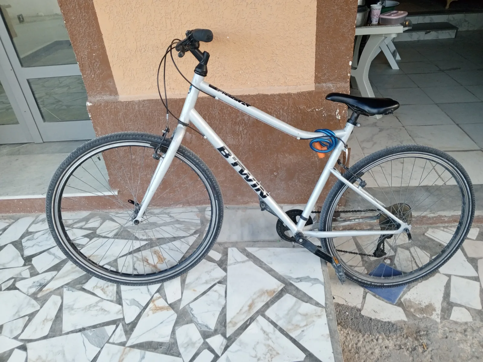 Vélo bitwin très bonne état 