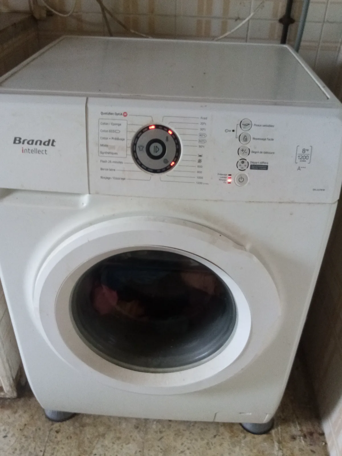 À vendre machine à laver marque Brand intellect 8 kg en bonne état ce qui s intéresse me contacter par la suite