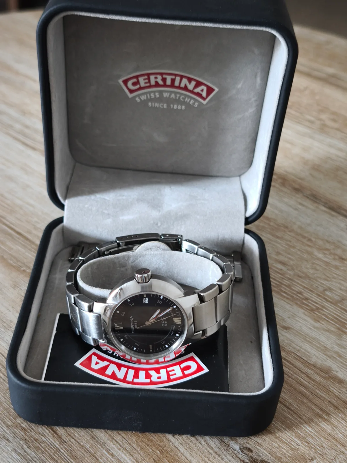 Montre certina