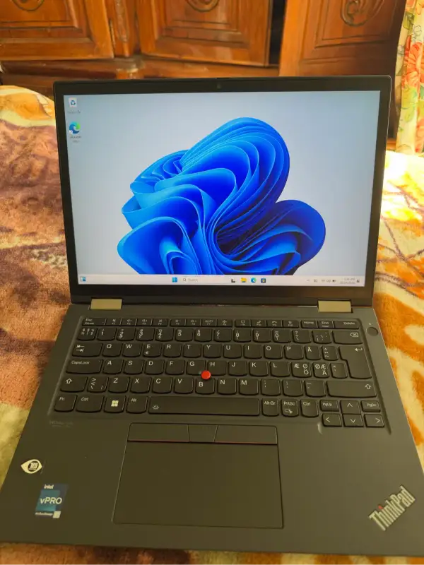 Lenovo ThinkPad X13 Yoga Gen 3- Intel i7-1265U 16GB RAM, 256GB S... 2