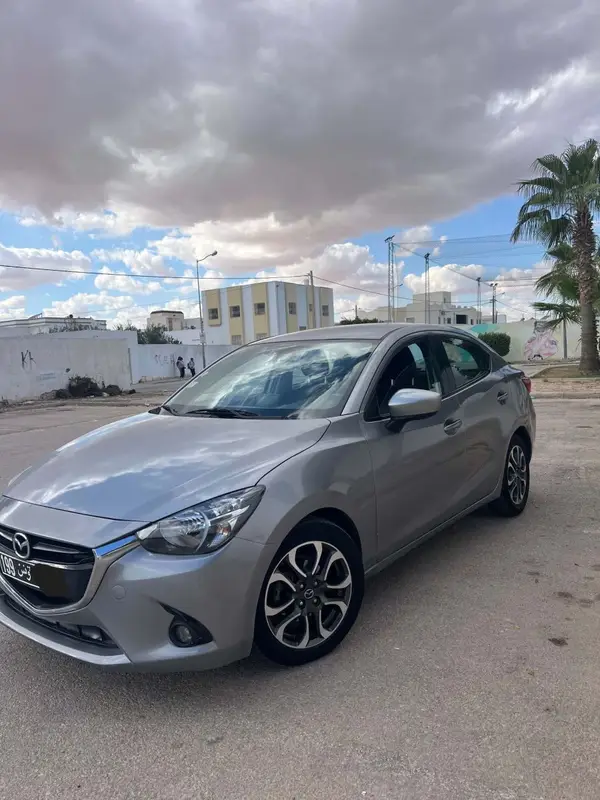 Mazda 2 Sedan 1.5 L Skyactiv 107 cv