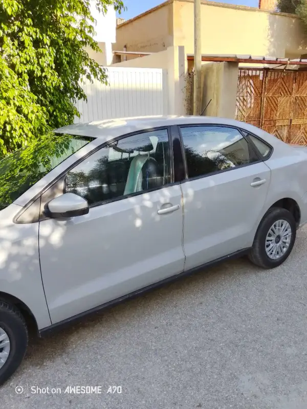 POLO SEDAN