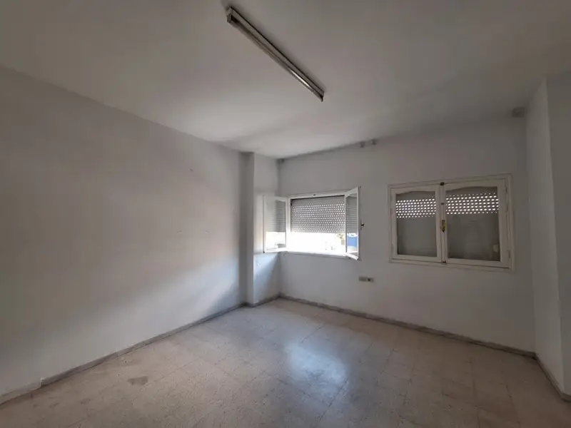 Bureau 4 pièces de 100 m à à ben arous